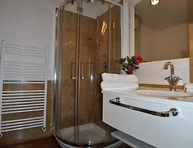 Sleeps 4 Pool Wifi Meina
